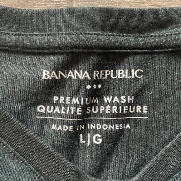 BUNDLE & SAVE! Men's BANANA REPUBLIC premium wash grey tee, size L. - Picture 2 of 2